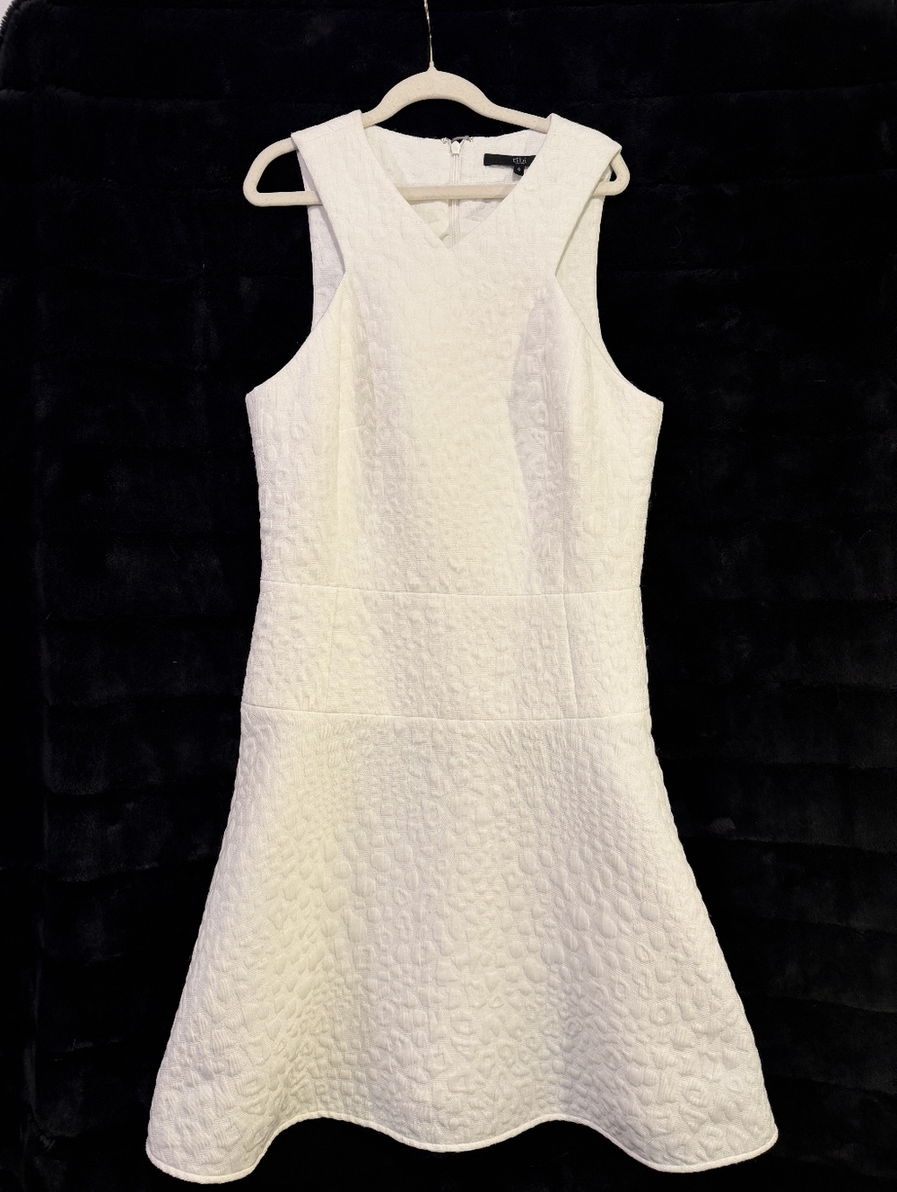 Tibi Dress Size 6 White Textured Sleeveless, Fit And Flare, Designer, Summer